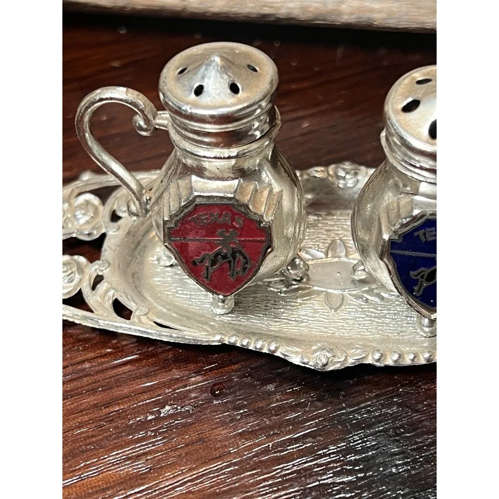 Vintage Metal Salt And Pepper Shakers Souvenir Texas with Tray‎ Japan Elegant